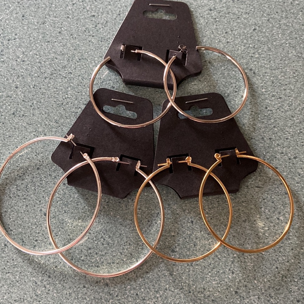 3 VINTAGE PAIRS OF HOOP EARRINGS